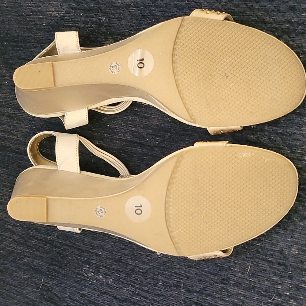 Shoes - Picture 2 of 4